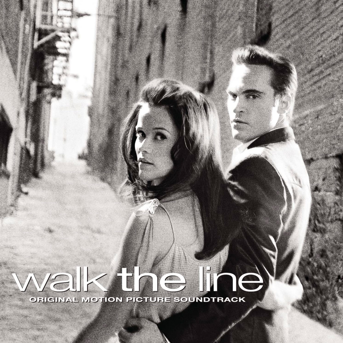 Joaquin Phoenix Plays Johnny Cash In Walk The Line